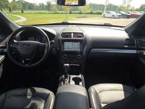 Used 2018 Ford Explorer XLT w/ Equipment Group 202A AWD/4WD image 19
