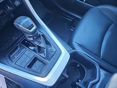 Used 2024 Toyota RAV4 XLE Premium image 28