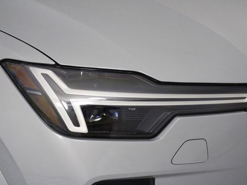 New 2025 Volvo XC90 B6 Ultra image 14