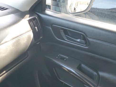 Used 2024 Nissan Pathfinder SV image 29