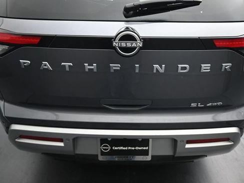 Used 2025 Nissan Pathfinder SL image 14