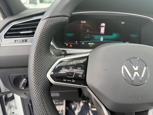 Used 2024 Volkswagen Tiguan SE R-Line FWD image 19