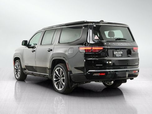 Used 2023 Jeep Wagoneer Series III w/ Premium Group I AWD/4WD image 3