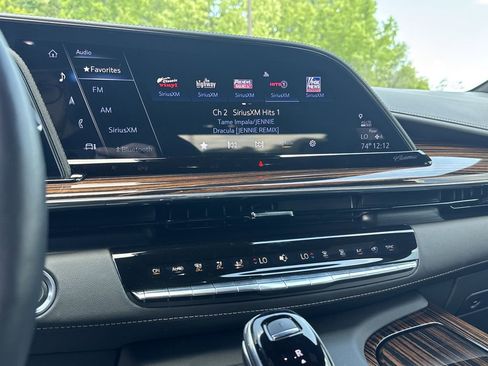 Used 2024 Cadillac Escalade ESV Premium Luxury w/ Performance Package AWD/4WD image 28