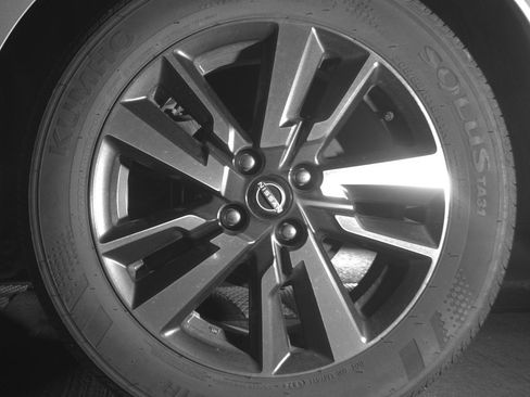 Used 2025 Nissan Versa SV FWD image 14