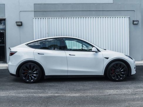 Used 2023 Tesla Model Y Performance image 4