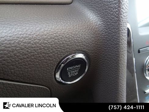 Used 2017 Lincoln Navigator Select AWD/4WD image 13