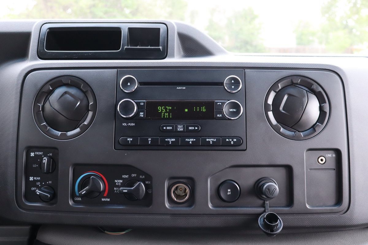 Used 2010 Ford E-350 and Econoline 350 XLT RWD image 35