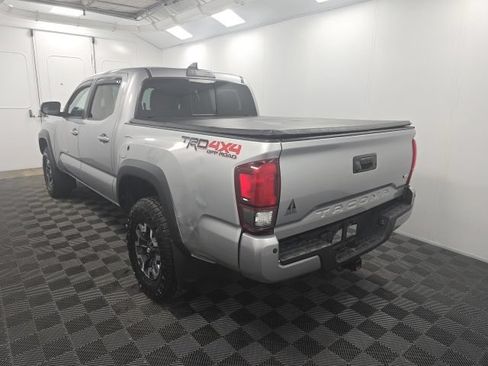 Used 2018 Toyota Tacoma TRD Off-Road w/ Technology Package AWD/4WD image 4