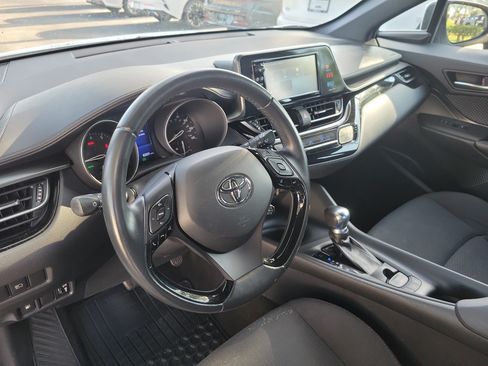 Used 2018 Toyota C-HR XLE FWD image 22