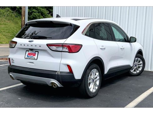 Used 2020 Ford Escape SE FWD image 11