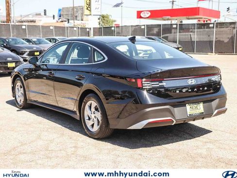 Certified 2025 Hyundai Sonata SE FWD image 2