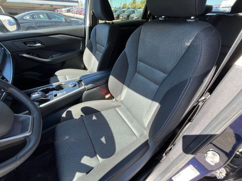 Used 2025 Nissan Rogue SV image 38