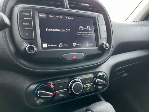 Used 2025 Kia Soul LX w/ LX Technology Package image 21
