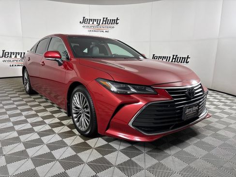Used 2022 Toyota Avalon Limited w/ Advanced Safety Package FWD image 3