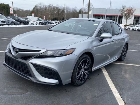 Certified 2024 Toyota Camry SE image 1