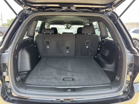 Used 2025 Jeep Grand Cherokee Laredo RWD image 8