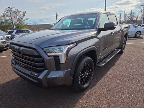 Used 2022 Toyota Tundra SR5 w/ SR5 Convenience Package image 7