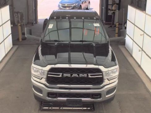 Used 2022 RAM 3500 Tradesman w/ Chrome Appearance Group AWD/4WD image 6