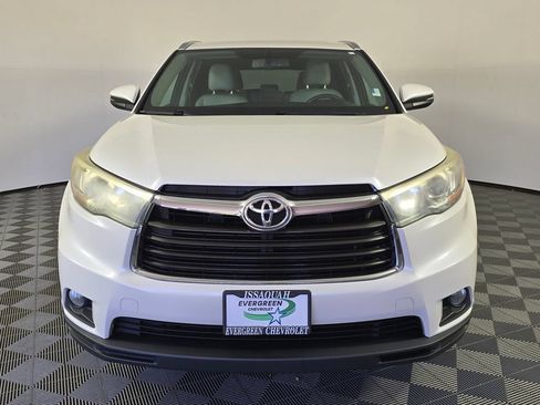 Used 2015 Toyota Highlander XLE AWD/4WD image 2