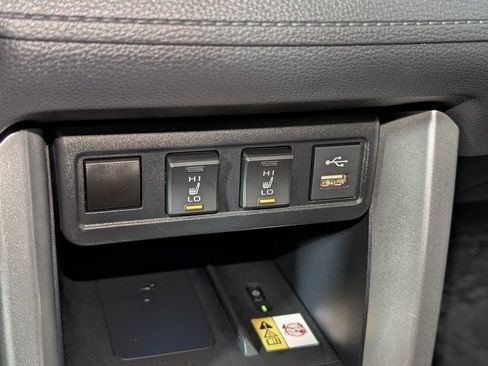 Certified 2022 Toyota Corolla Cross XLE image 25