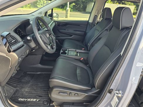 Used 2026 Honda Odyssey Elite image 14