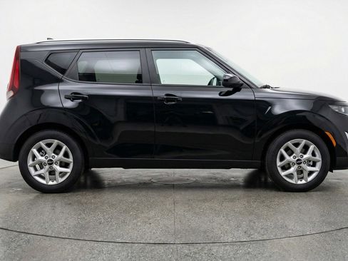 Used 2025 Kia Soul LX w/ LX Technology Package FWD image 8