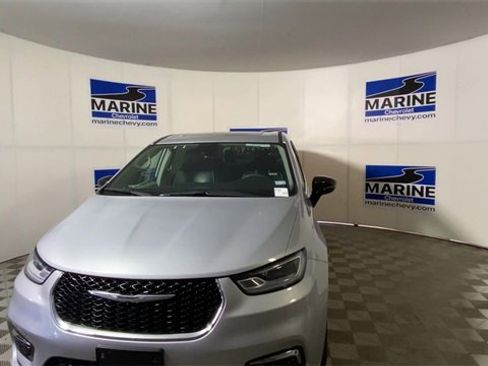 Used 2024 Chrysler Pacifica Limited image 5