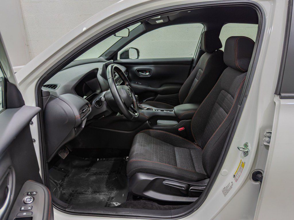 Used 2025 Honda HR-V Sport image 12