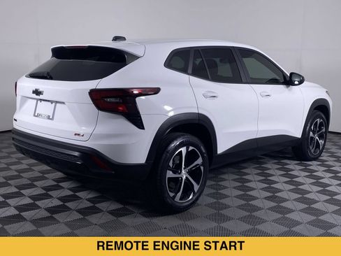 Used 2024 Chevrolet Trax RS FWD image 17