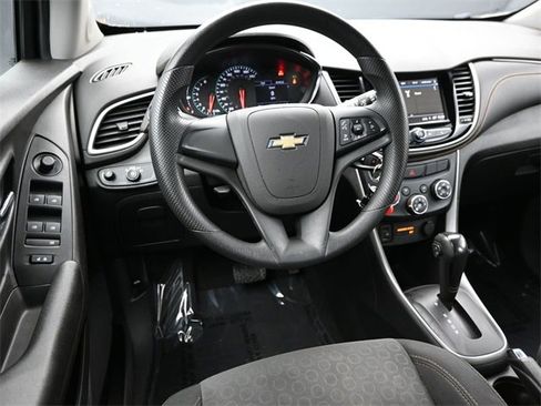 Used 2019 Chevrolet Trax LS image 17