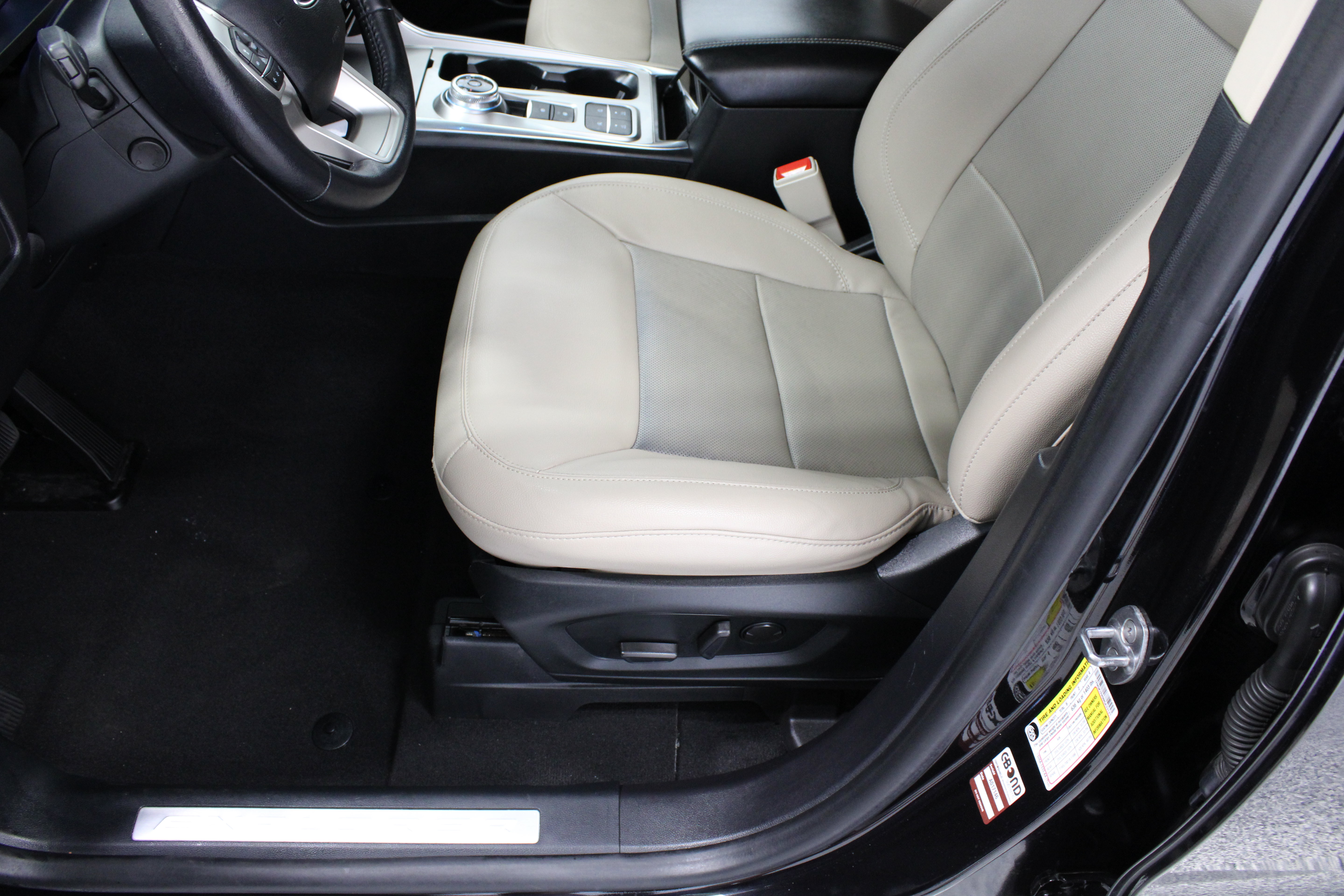 Used 2021 Ford Explorer Limited w/ Equipment Group 301A RWD image 15