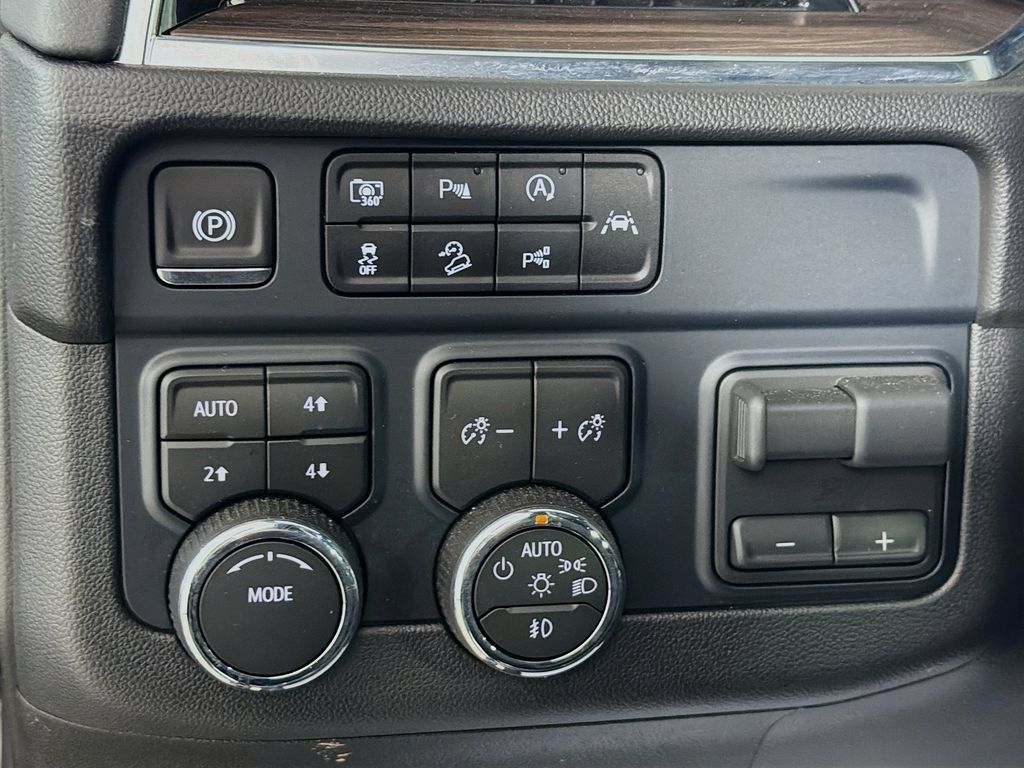 Used 2026 Chevrolet Tahoe Z71 w/ Comfort Package AWD/4WD image 11
