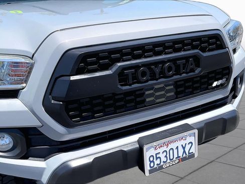 Used 2020 Toyota Tacoma TRD Off-Road w/ Technology Package AWD/4WD image 28
