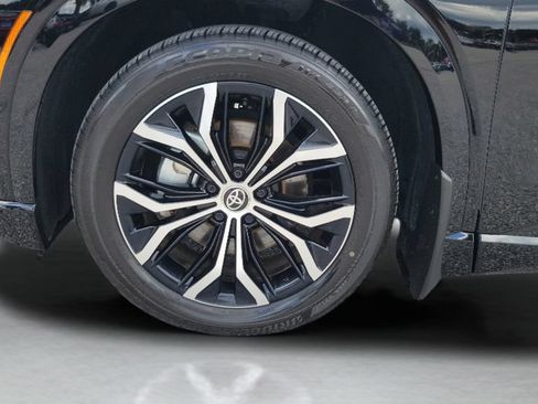 Certified 2025 Toyota Crown Signia AWD/4WD image 25