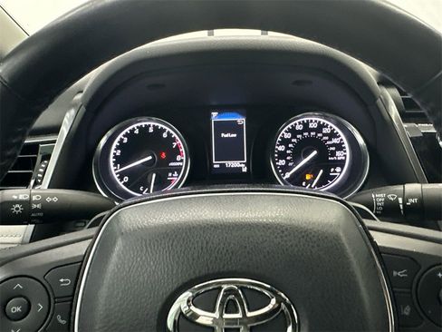 Used 2019 Toyota Camry SE image 25