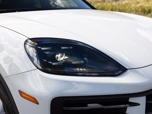 Used 2024 Porsche Cayenne image 15