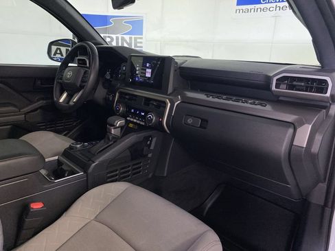 Used 2024 Toyota Tacoma SR5 w/ SR5 Upgrade Package AWD/4WD image 34
