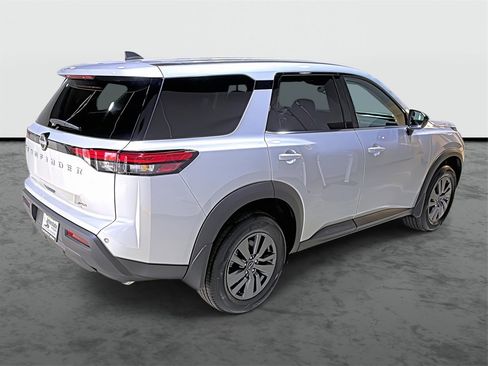 Certified 2025 Nissan Pathfinder S image 4