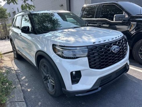Used 2025 Ford Explorer ST AWD/4WD image 3