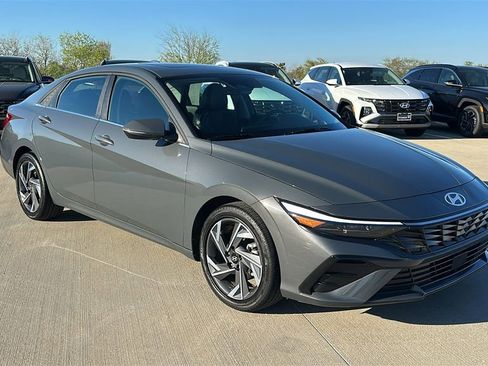 Used 2025 Hyundai Elantra Limited image 15
