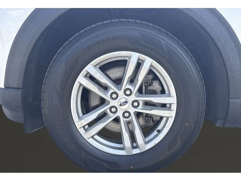 Used 2024 Ford Explorer XLT w/ Equipment Group 202A image 9