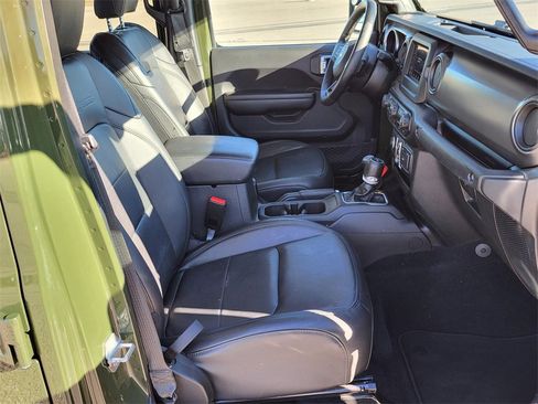 Used 2021 Jeep Gladiator Sport image 10