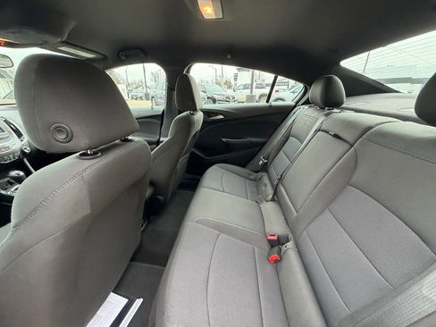 Used 2017 Chevrolet Cruze LT w/ Convenience Package image 5
