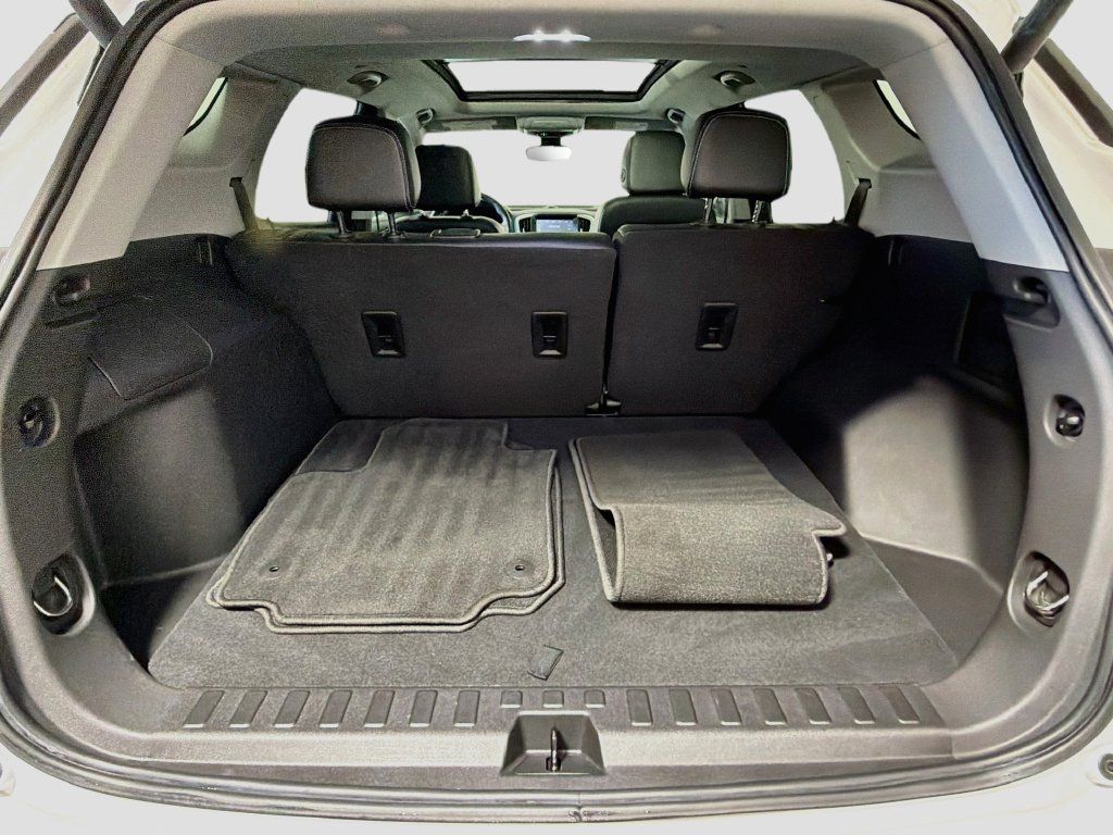 Used 2024 GMC Terrain SLT w/ Elevation Edition AWD/4WD image 28
