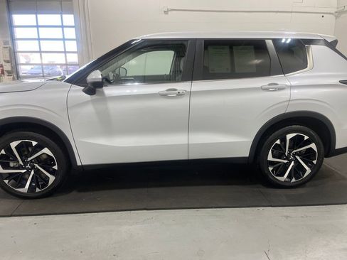 Used 2024 Mitsubishi Outlander SE image 4