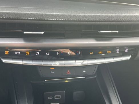 Used 2025 Cadillac XT4 Premium Luxury image 8