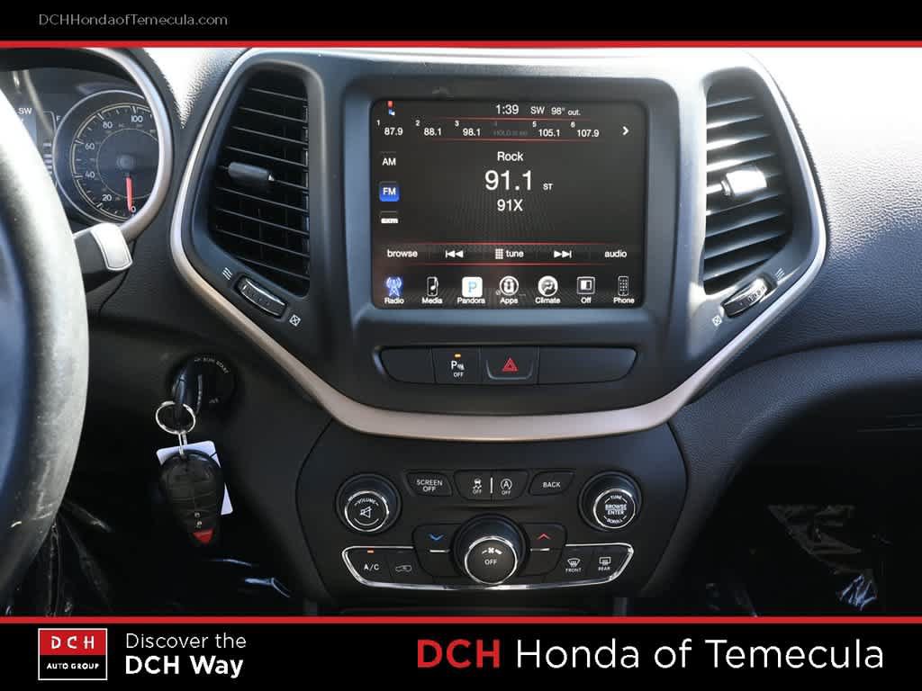 Used 2017 Jeep Cherokee Latitude w/ Safety/Convenience Group FWD image 12