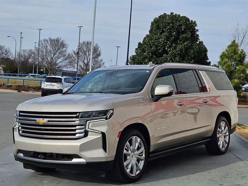 Used 2021 Chevrolet Suburban High Country image 3