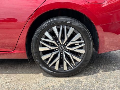 Used 2025 Nissan Altima 2.5 SV FWD image 25